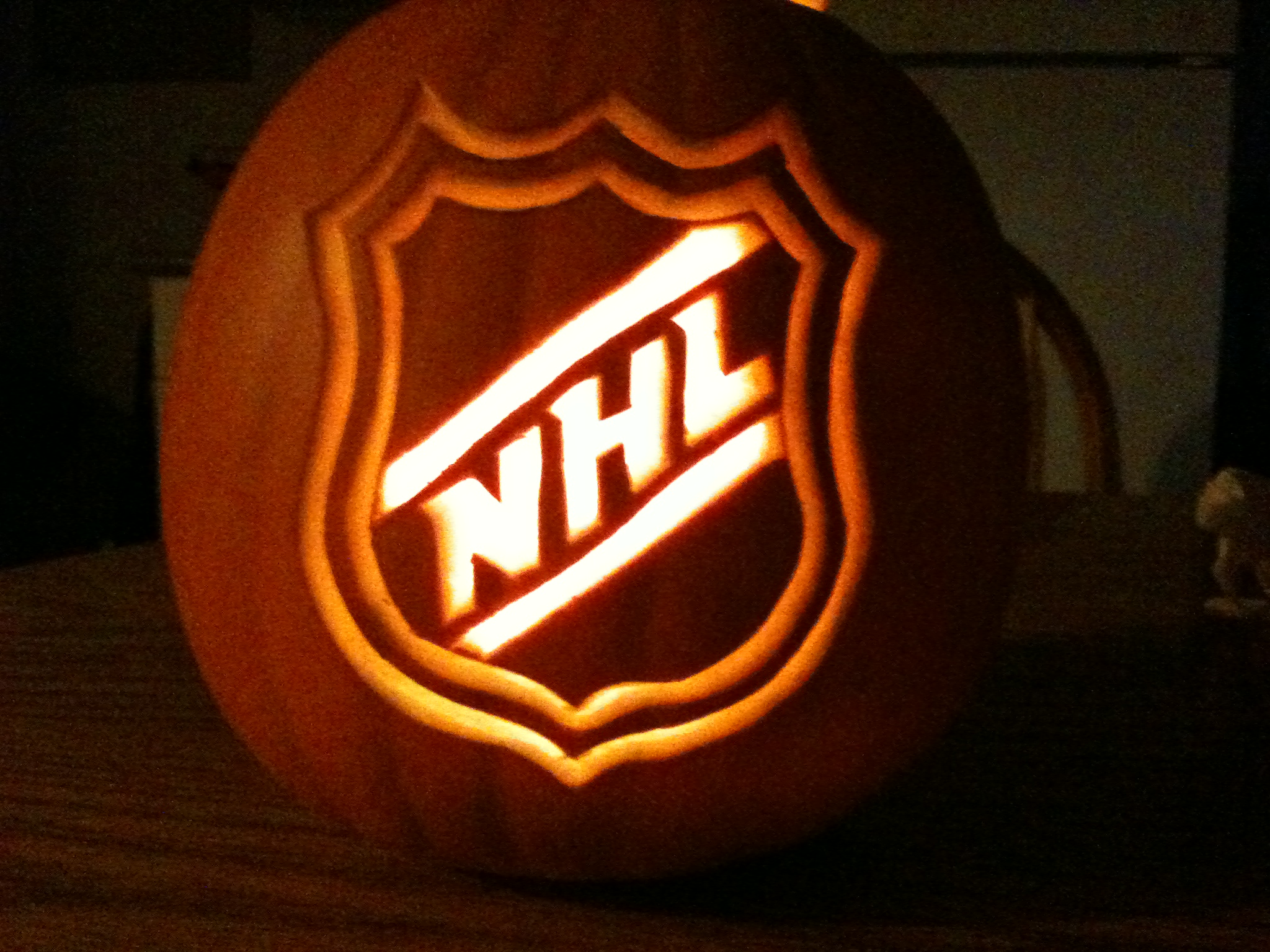 hockey player carving