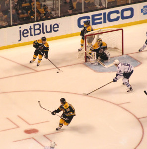 Bruins struggle to keep lead.