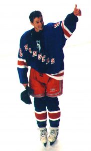 https://commons.wikimedia.org/wiki/File:Wayne_Gretzky-HHOF.jpg